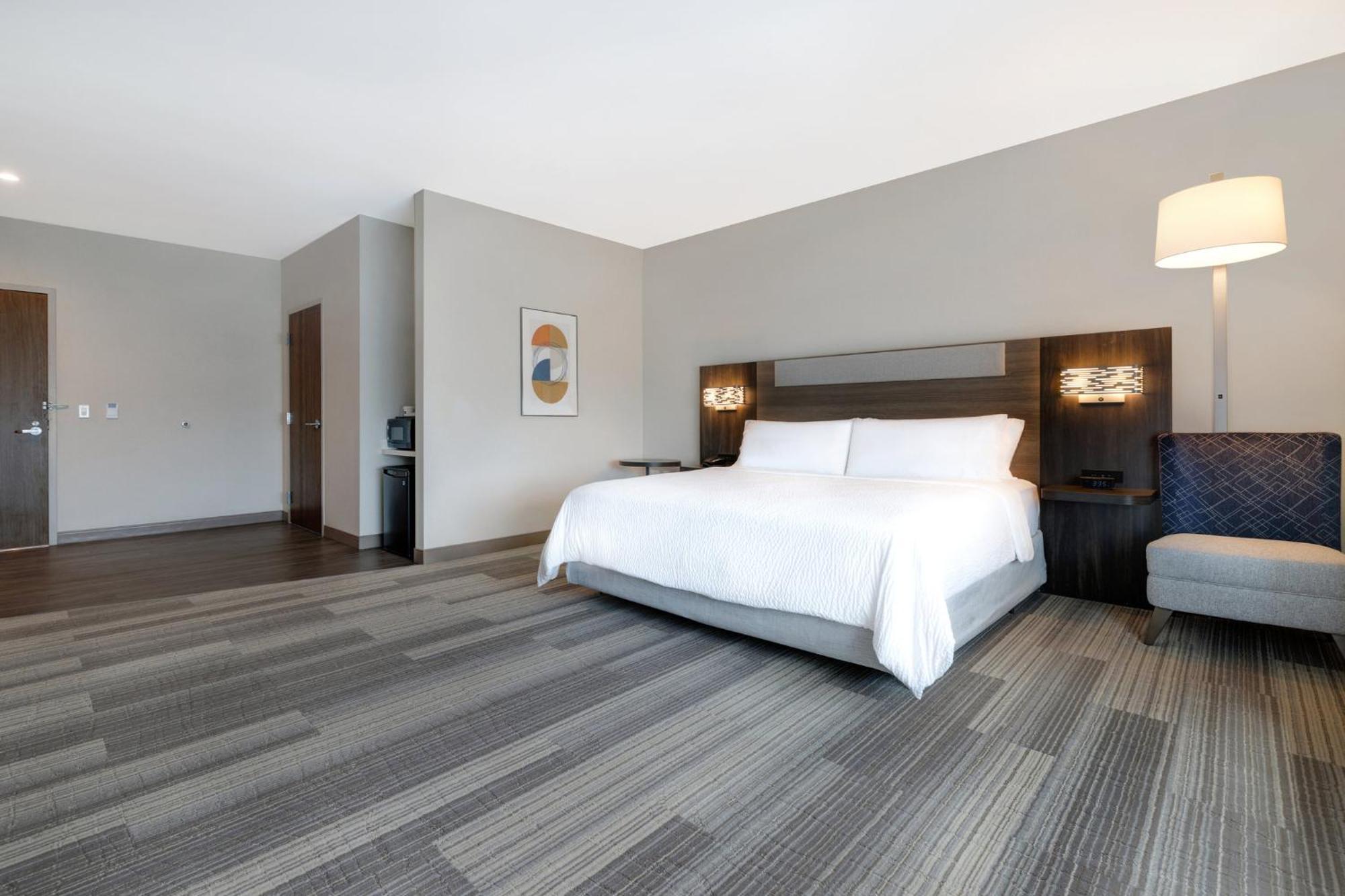 Holiday Inn Express & Suites - Glendale Downtown Экстерьер фото